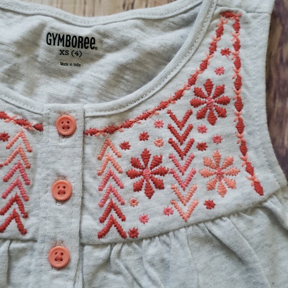 Embroidered Floral Tank - Picture 3 of 4